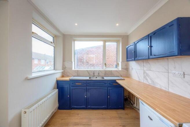 3 bed Terraced to rent Image 6