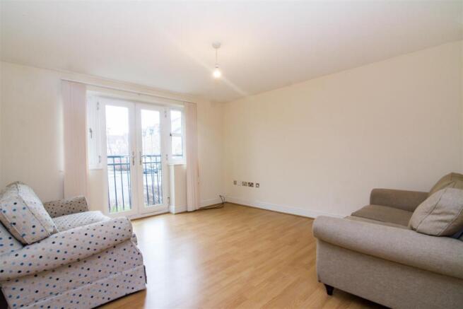 OPEN PLAN LOUNGE