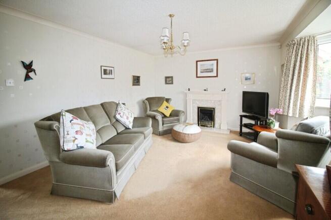 Spacious Detached Bungalow, Spring Lane, Farnsfield photo 4