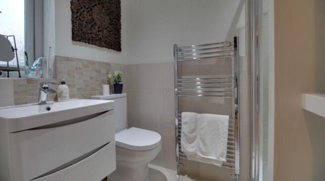 Ensuite to Bed 1