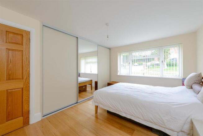 8381873-interior06.jpg