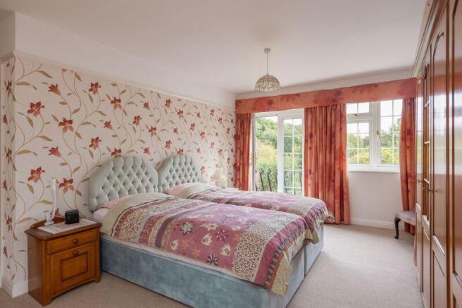 4 bed Detached for sale Image 10