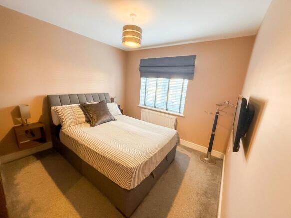 5 bed Detached for sale Image 12