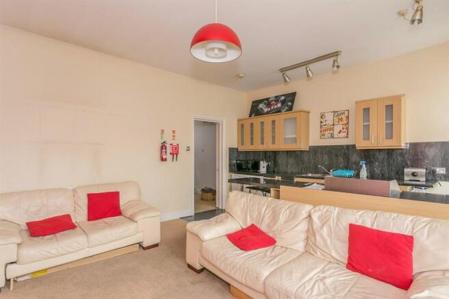 Kitchen / Living Area