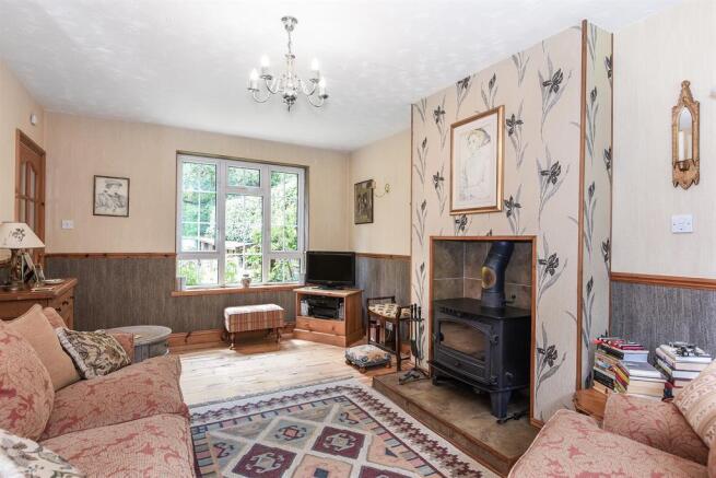 2nd view of lounge