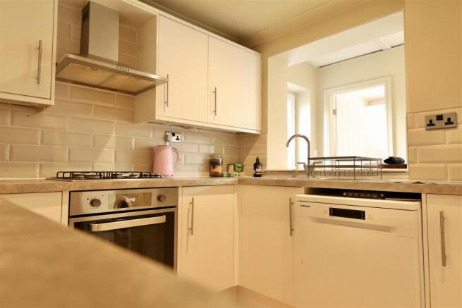 3 bed Semi-Detached for sale Image 11