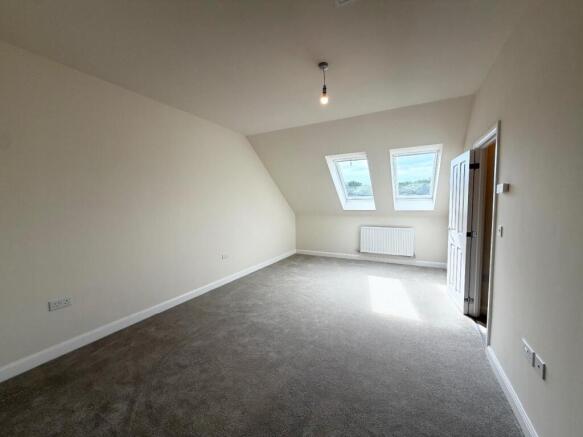 4 bed Semi-Detached for sale Image 12