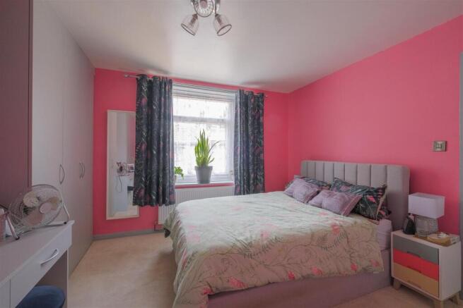 2 bed Terraced for sale Image 5