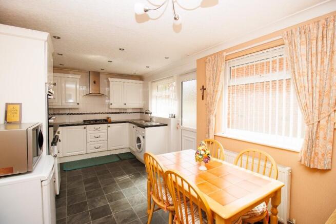 2 bed Detached Bungalow for sale Image 5