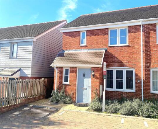 29 Preston Hall Close - Front2.jpg