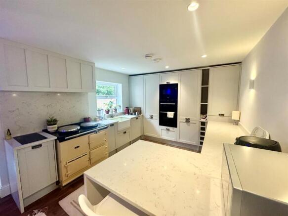 Kitchen 2.jpg