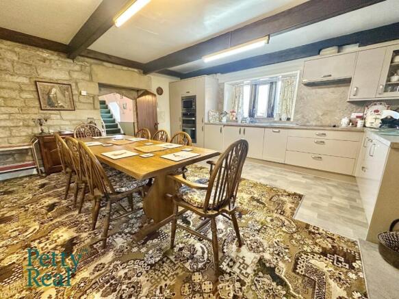 4 bed Semi-Detached for sale Image 8