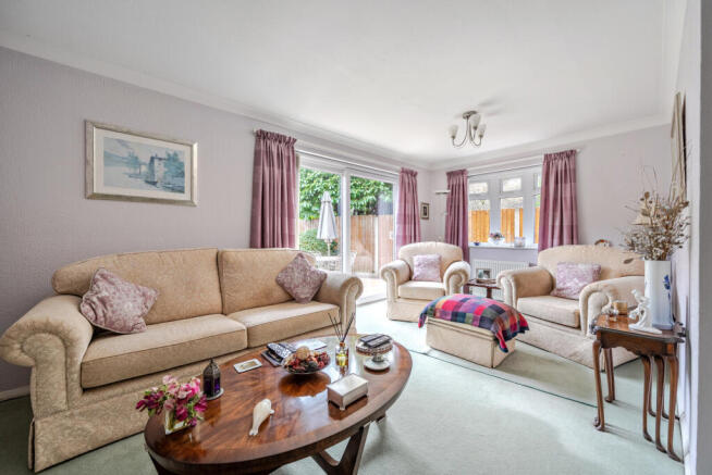 Graylands Close, Horsell, GU21 photo 2