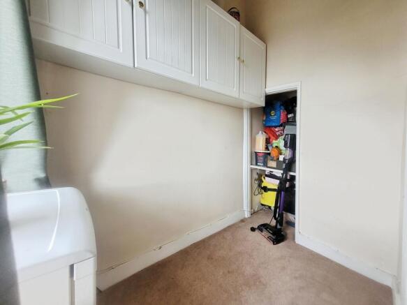 3 bed Flat for sale Image 11