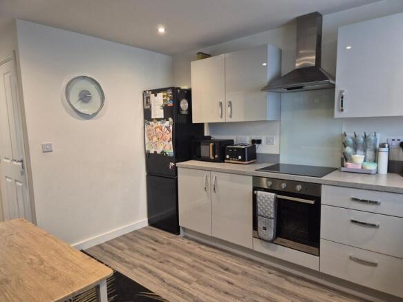 2 bed Semi-Detached for sale Image 4