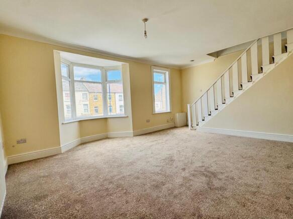 2 bed Flat to rent Image 5