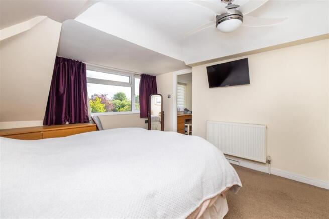 4 bed Detached Bungalow for sale Image 11