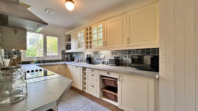 Kitchen 1.jpg