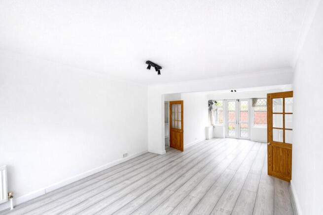 Spacious modern l...