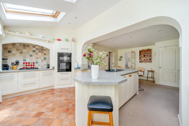4 bed Detached for sale Image 10