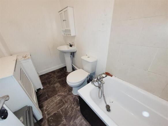 3 bed Terraced for sale Image 10