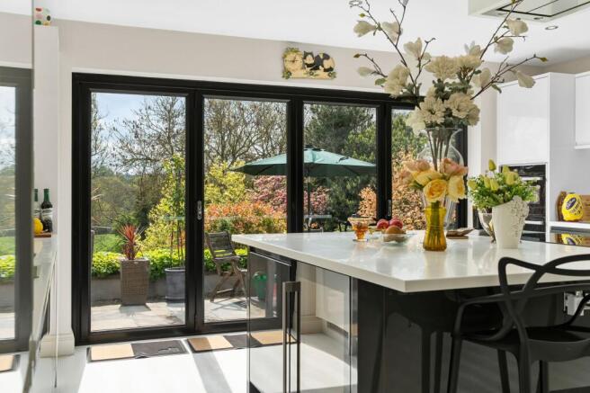 4 bed Detached for sale Image 11