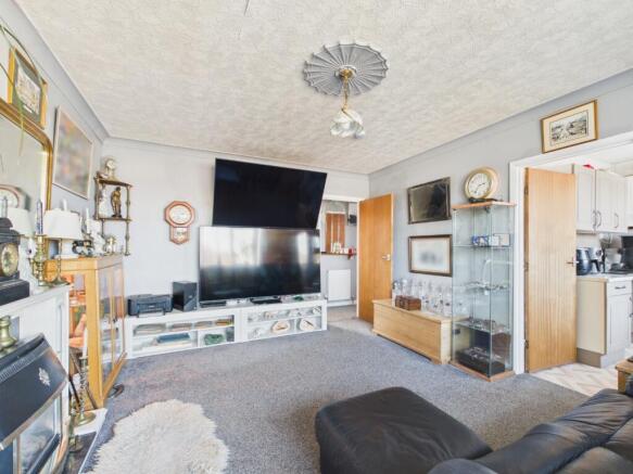 2 bed Flat for sale Image 7