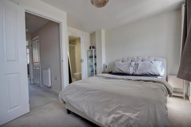 3 bed Town House for sale Image 7