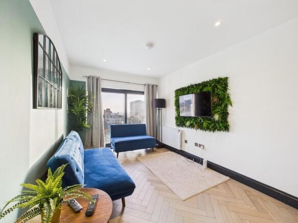 CAM04693G0-PR0085...