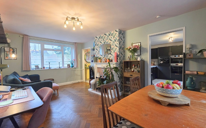 Cricket Field Grove, Crowthorne, Berkshire, RG45 photo 3