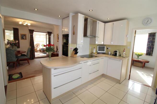 Kitchen/Dining Area