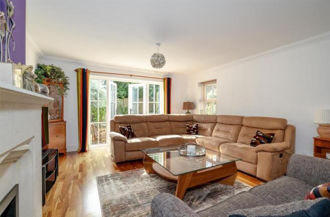 4 bed Detached for sale Image 3