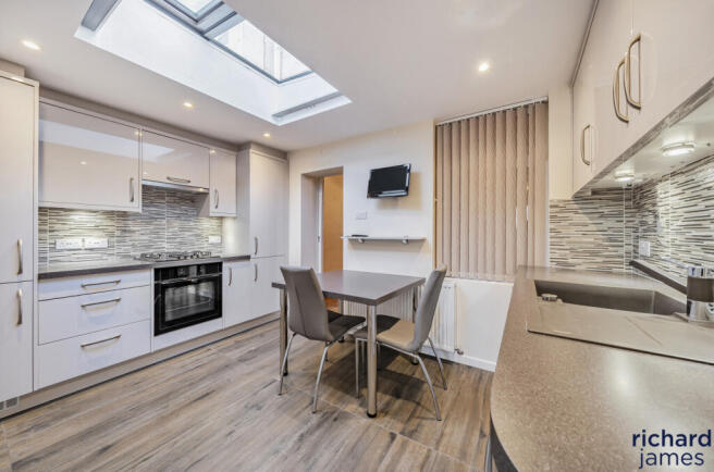 fb47b77e-c4d9-484...