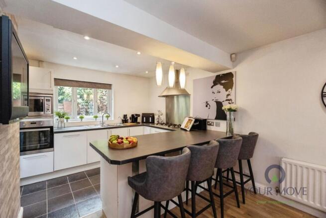 4 bed Detached for sale Image 6