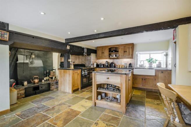Manor Hse - Kitchen 1.jpg