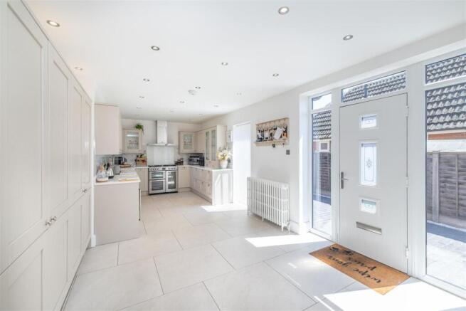 4 bed Detached Bungalow for sale Image 5