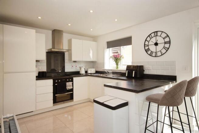 Chelmsford Drive, COVENTRY photo 2