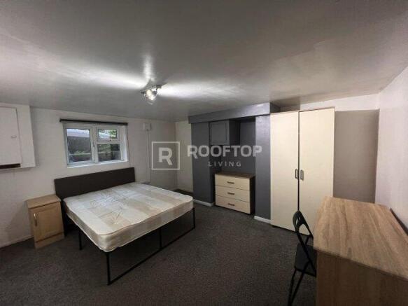 3 bed House Share to rent Image 12