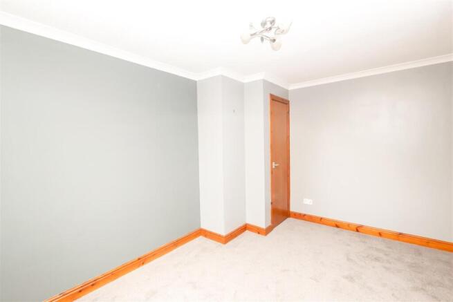 3 bed Semi-Detached for sale Image 6