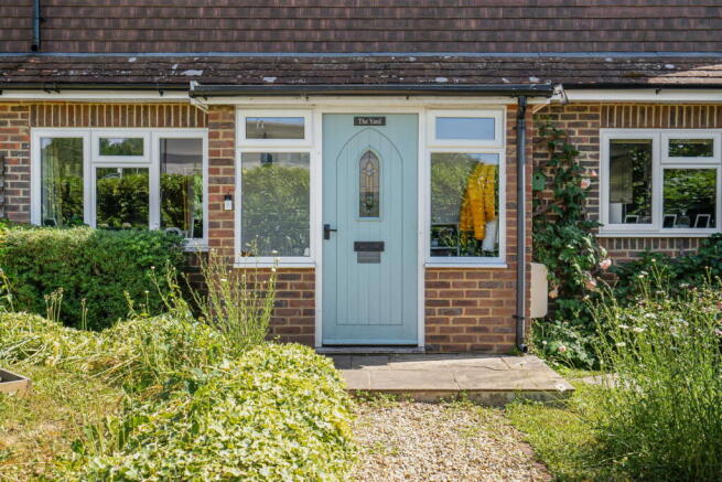 Ewhurst Road, Cranleigh GU6 7EF photo 4