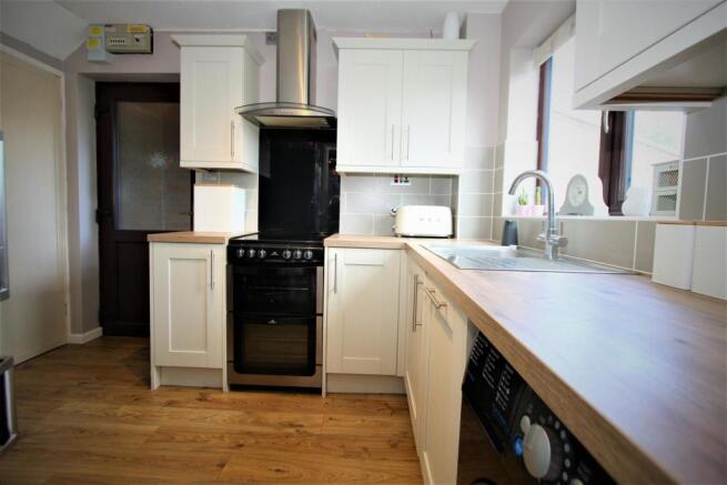 Kitchen 1.JPG