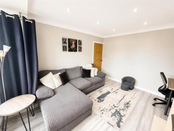 3 bed Semi-Detached for sale Image 4