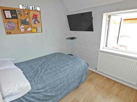 BEDROOM 2