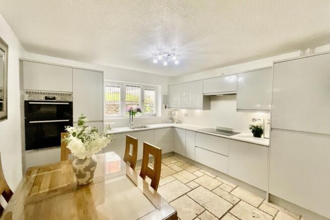 4 bed Detached for sale Image 6