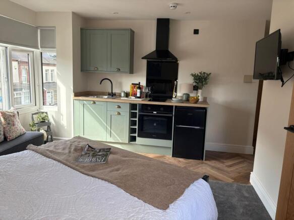 Bright, stylish studio with a bay window, fitte...