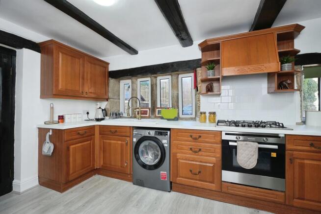 4 bed Detached for sale Image 11