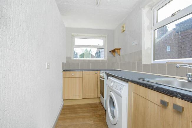 2 bed Terraced to rent Image 4