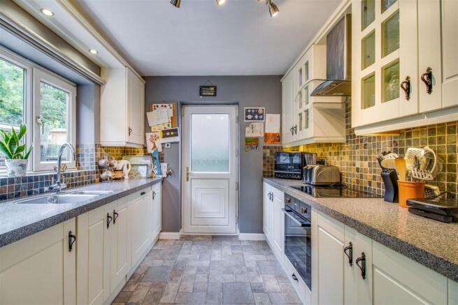 4 bed Detached for sale Image 4