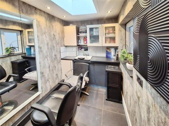 Salon/Dining Room