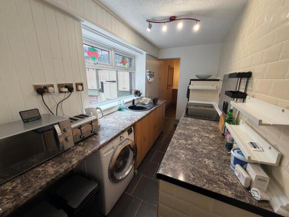 2 bed Terraced to rent Image 4